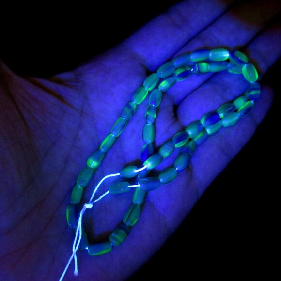 Dark grey UG beads - Picture 2 of 8